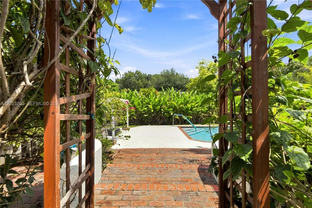 8445 SW 181st Ter Palmetto Bay, FL 33157