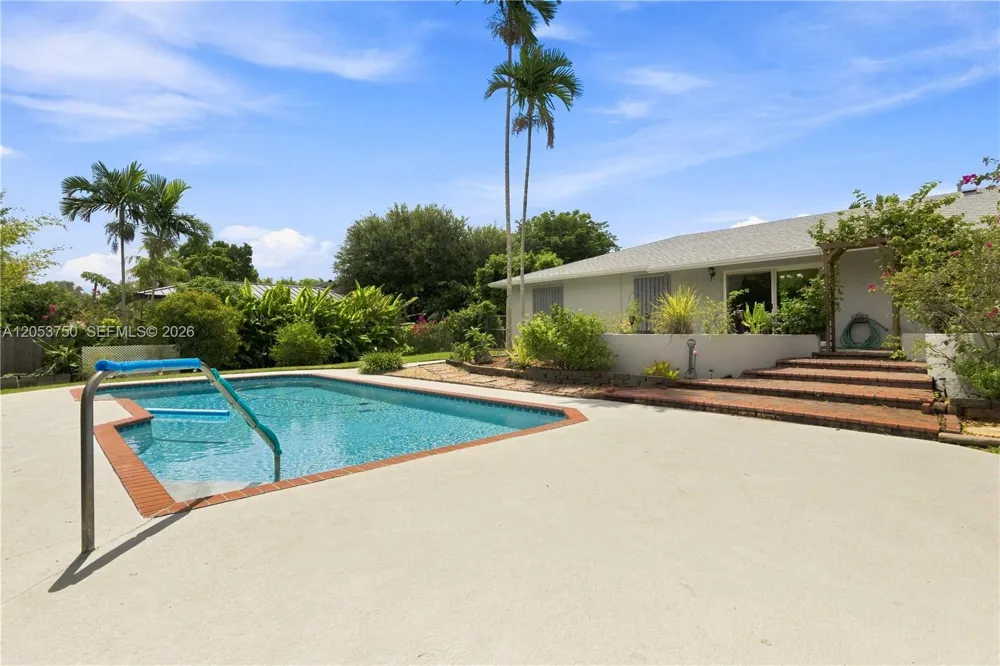 8445 SW 181st Ter Palmetto Bay, FL 33157