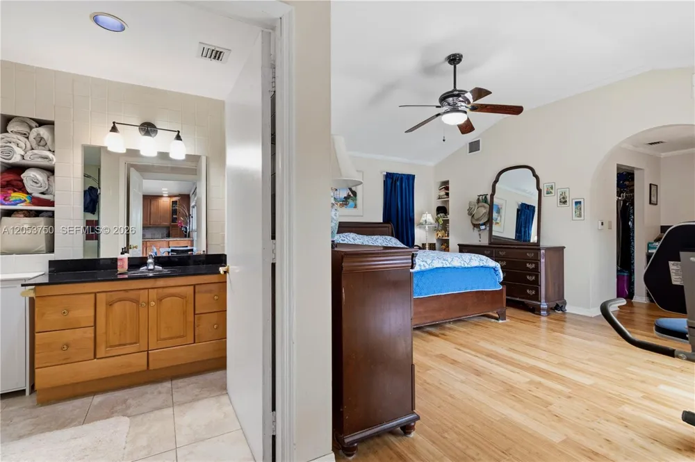 8445 SW 181st Ter Palmetto Bay, FL 33157