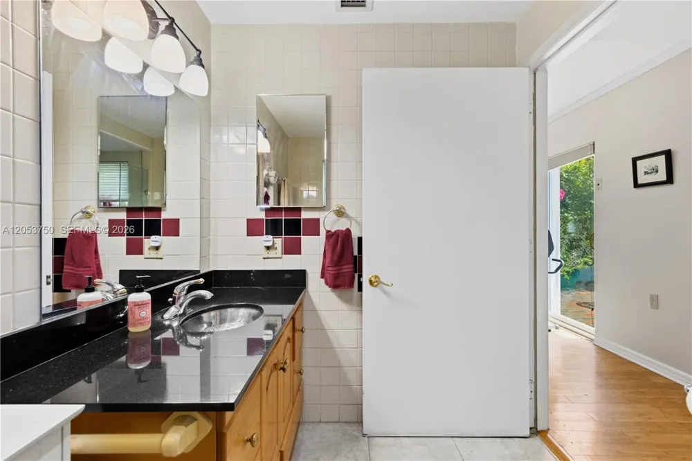 8445 SW 181st Ter Palmetto Bay, FL 33157