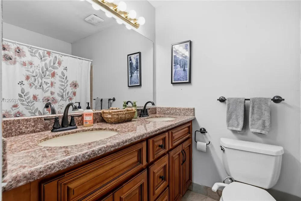 8445 SW 181st Ter Palmetto Bay, FL 33157