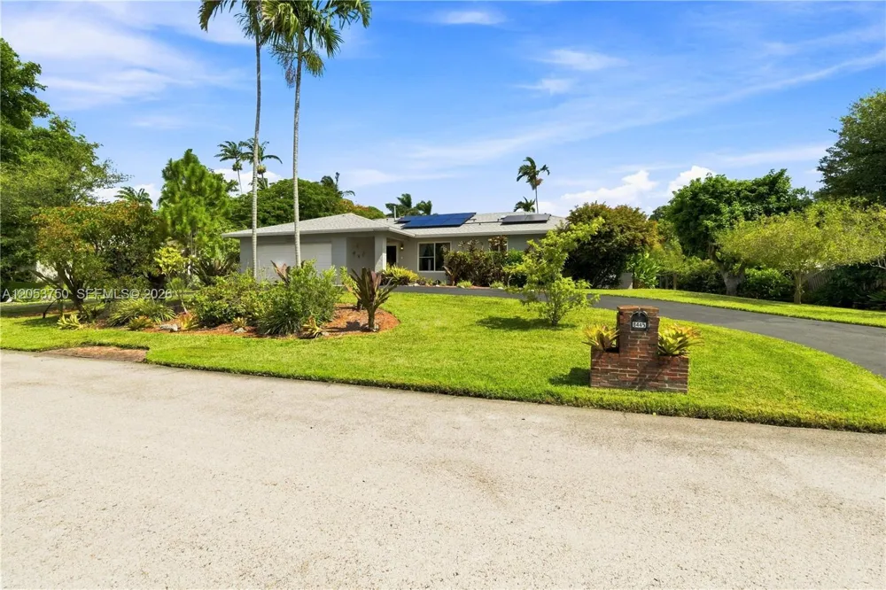 8445 SW 181st Ter Palmetto Bay, FL 33157