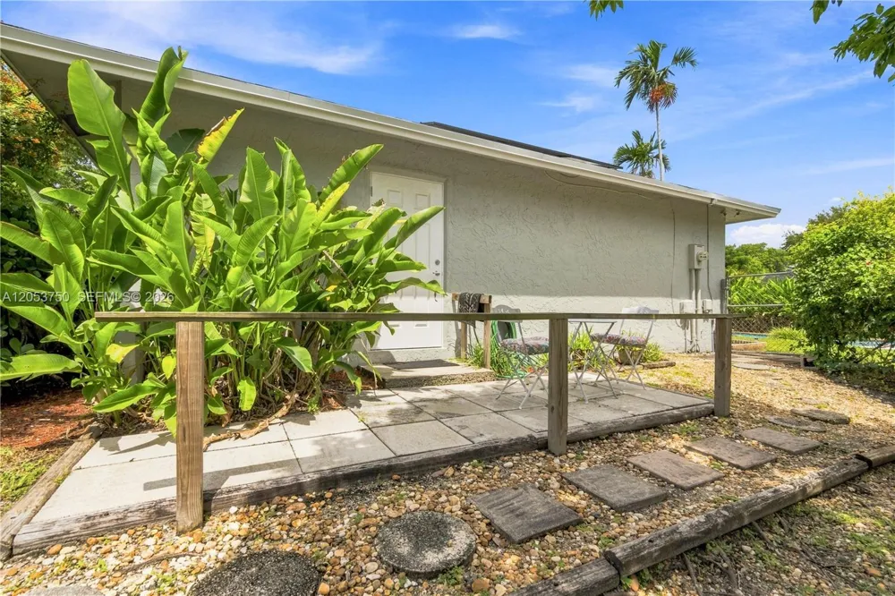 8445 SW 181st Ter Palmetto Bay, FL 33157