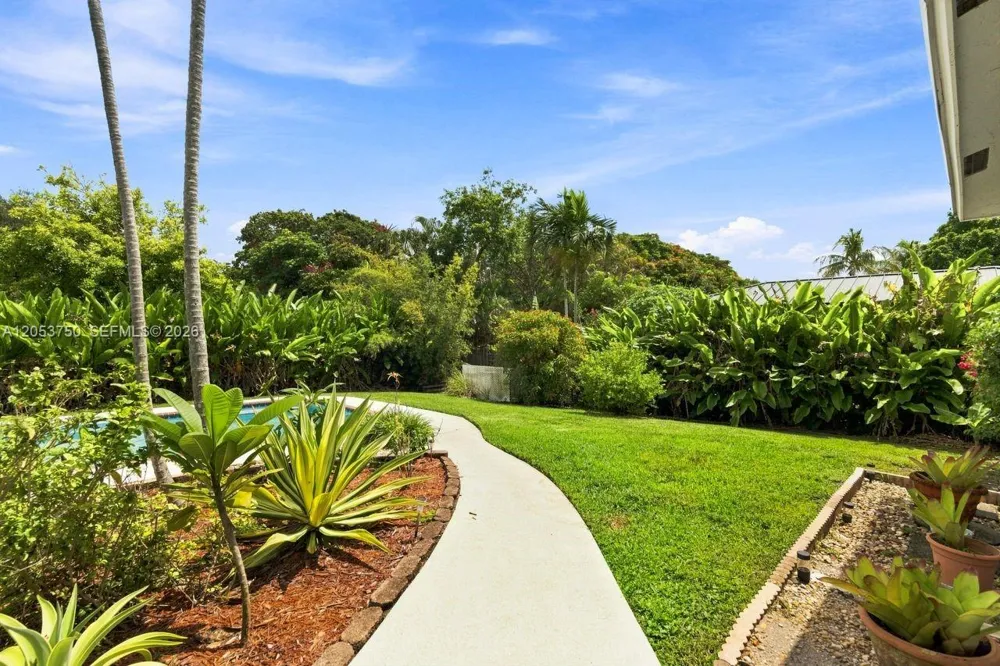 8445 SW 181st Ter Palmetto Bay, FL 33157