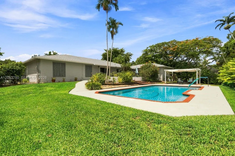 8445 SW 181st Ter Palmetto Bay, FL 33157