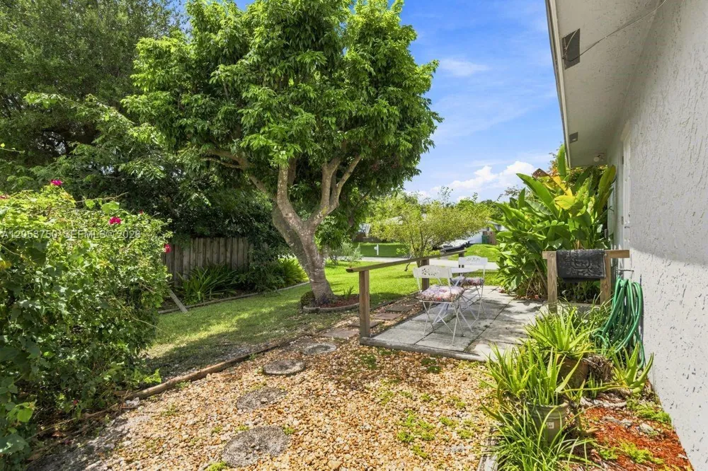 8445 SW 181st Ter Palmetto Bay, FL 33157