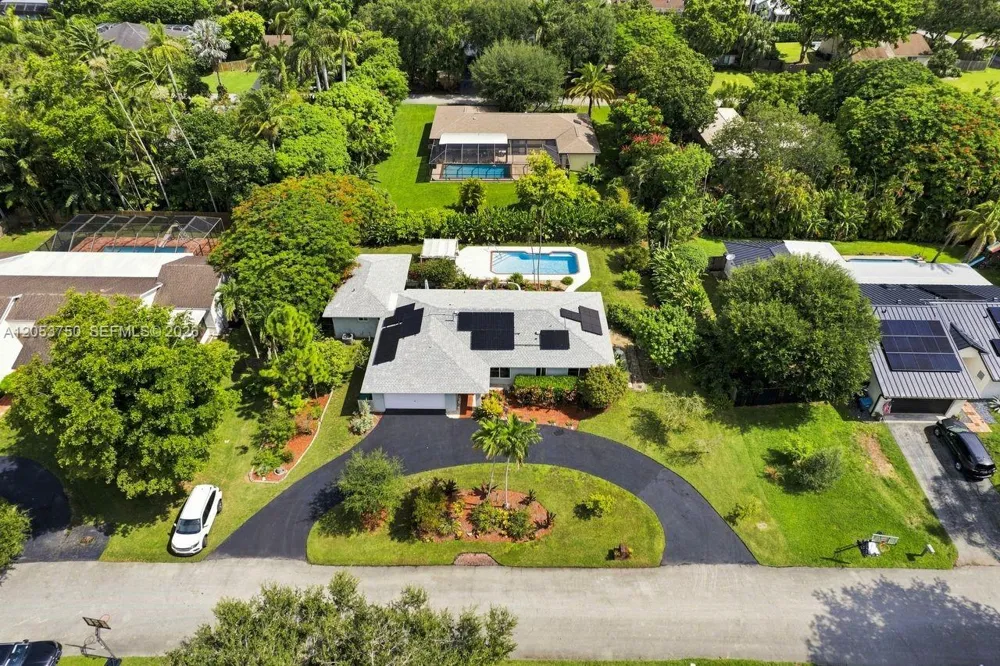 8445 SW 181st Ter Palmetto Bay, FL 33157