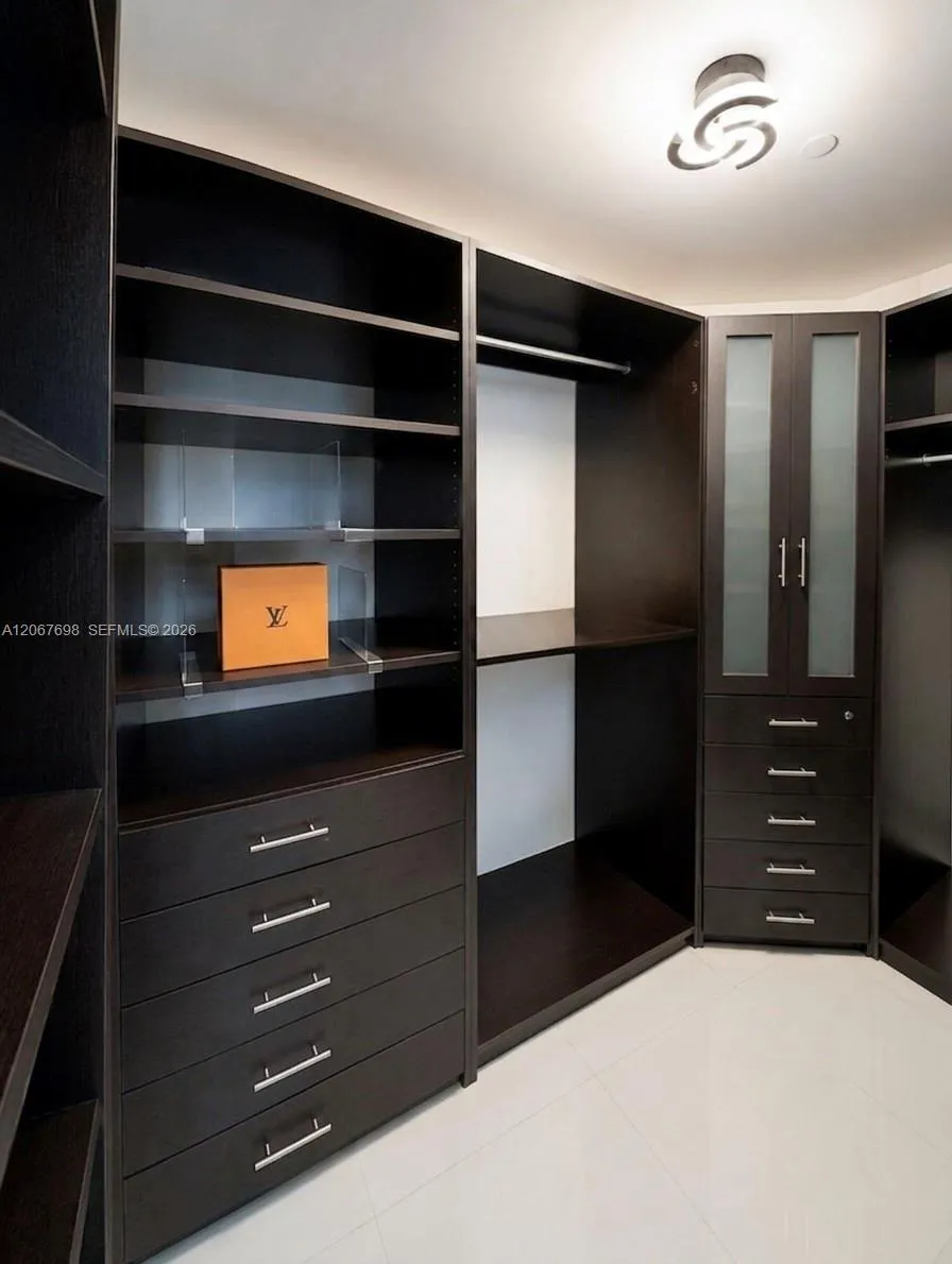 2020 Bayshore Dr #2404 Miami, FL 33137