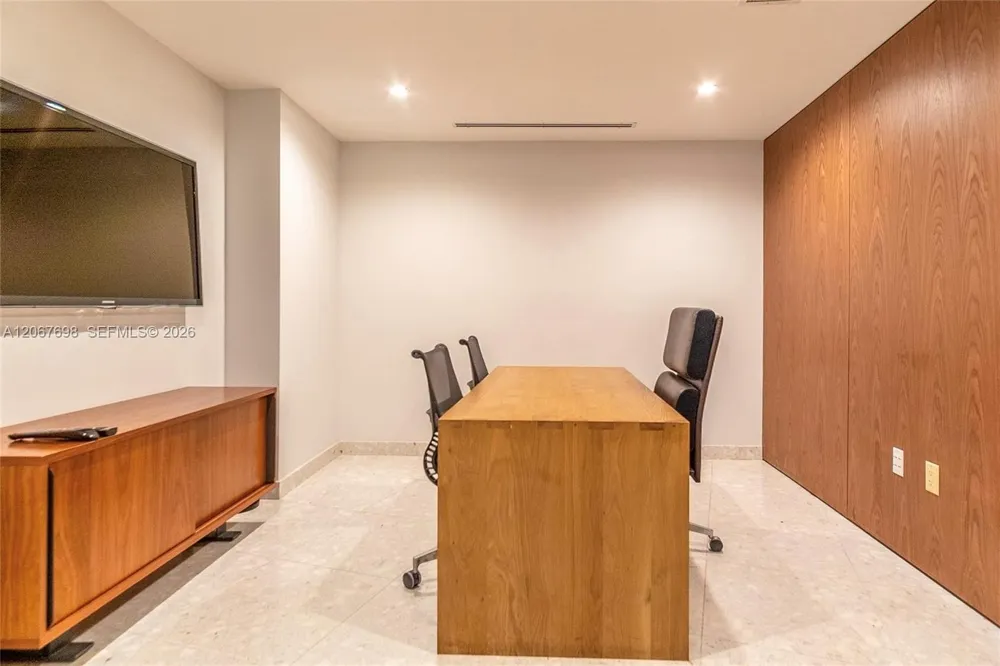 2020 Bayshore Dr #2404 Miami, FL 33137