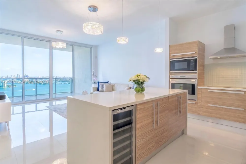 2020 Bayshore Dr #2404 Miami, FL 33137