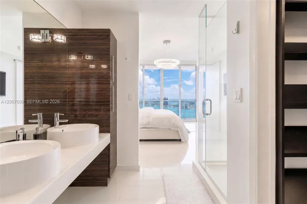 2020 Bayshore Dr #2404 Miami, FL 33137