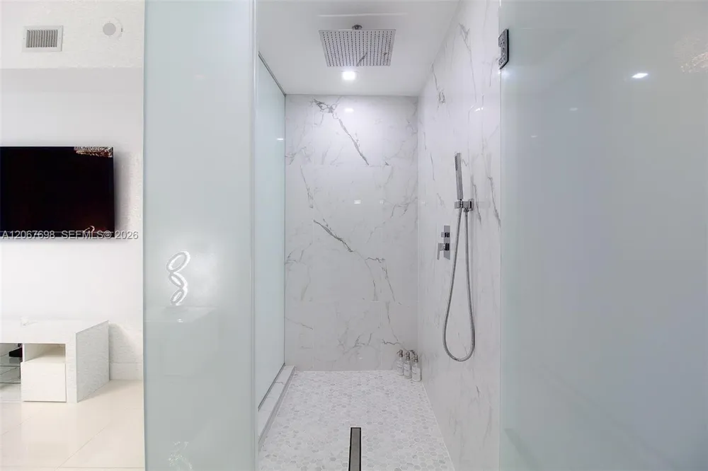 2020 Bayshore Dr #2404 Miami, FL 33137