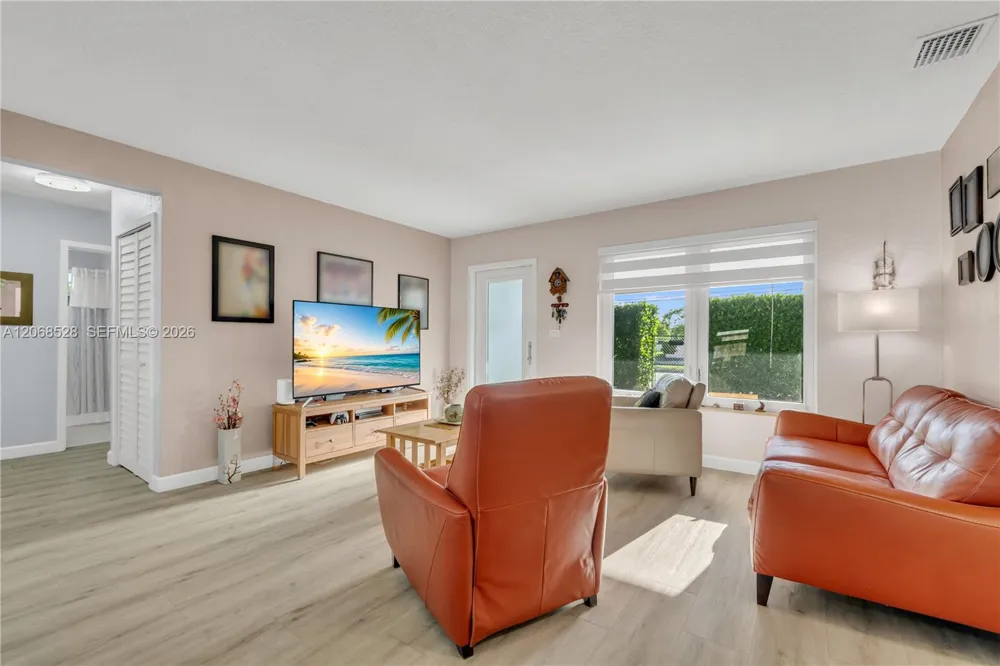 4275 SW 87th Ave Miami, FL 33165