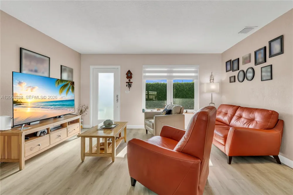 4275 SW 87th Ave Miami, FL 33165