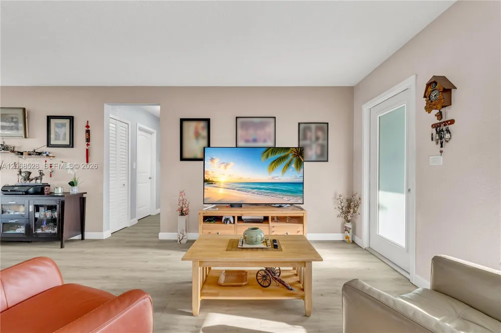 4275 SW 87th Ave Miami, FL 33165
