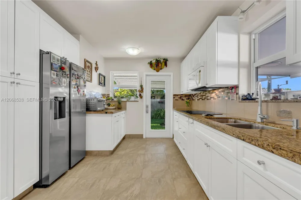 4275 SW 87th Ave Miami, FL 33165