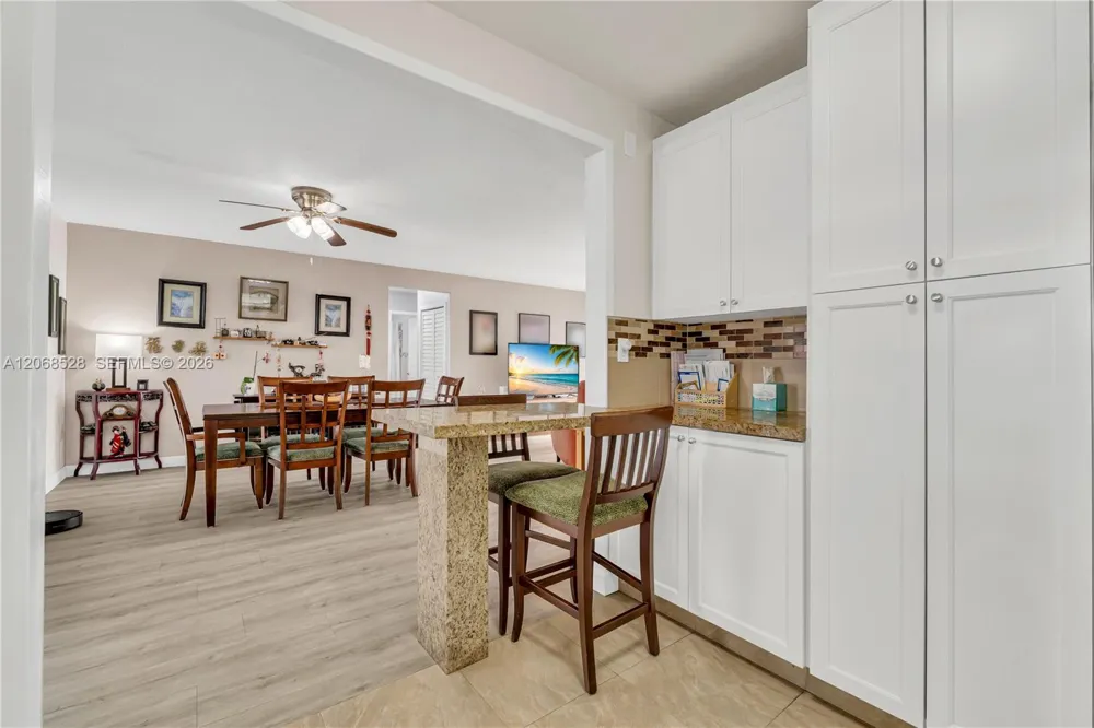 4275 SW 87th Ave Miami, FL 33165