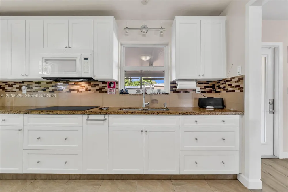 4275 SW 87th Ave Miami, FL 33165