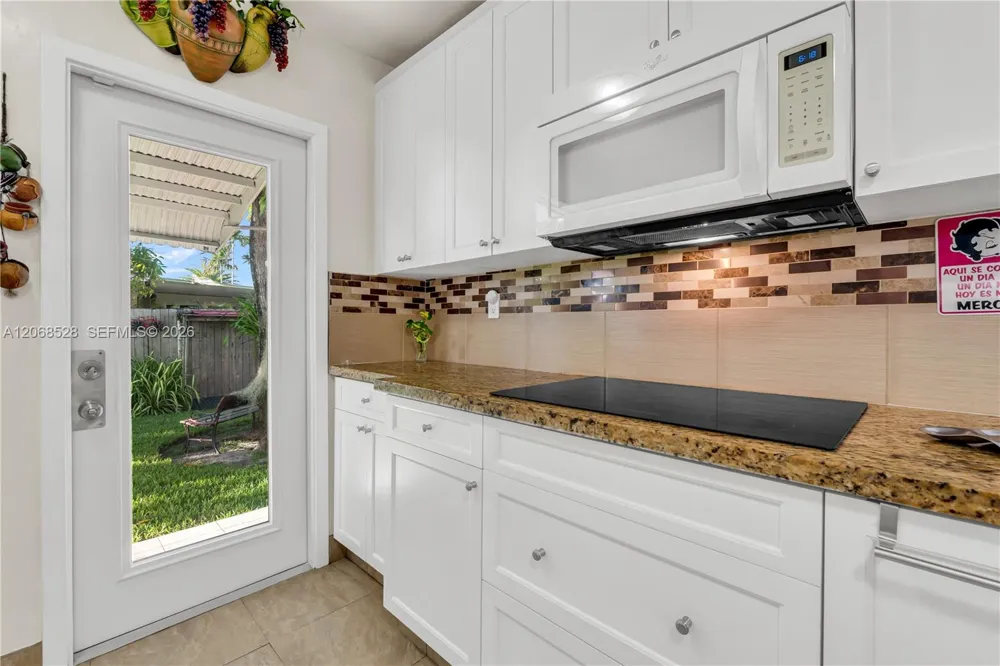 4275 SW 87th Ave Miami, FL 33165