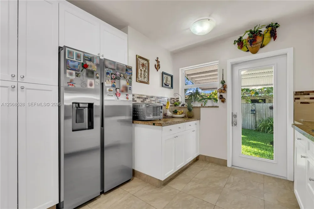 4275 SW 87th Ave Miami, FL 33165