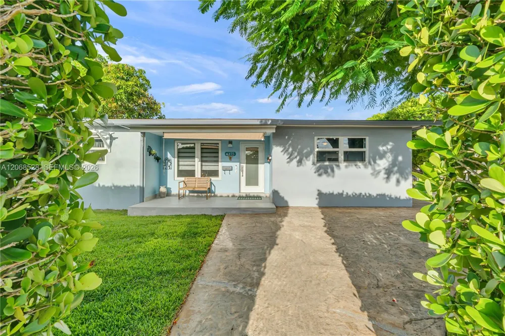 4275 SW 87th Ave Miami, FL 33165