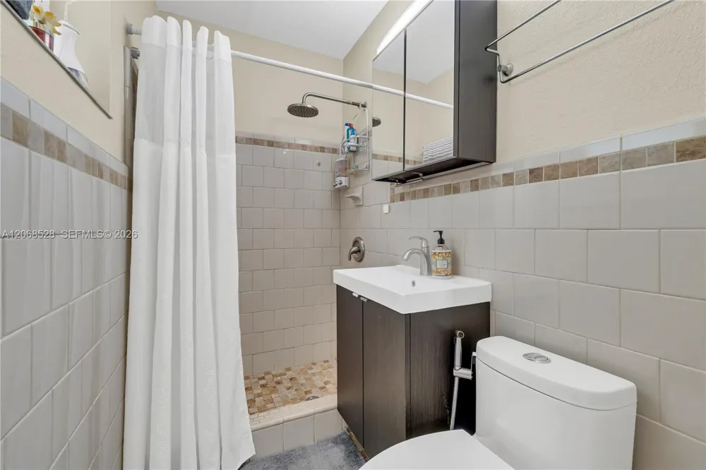 4275 SW 87th Ave Miami, FL 33165
