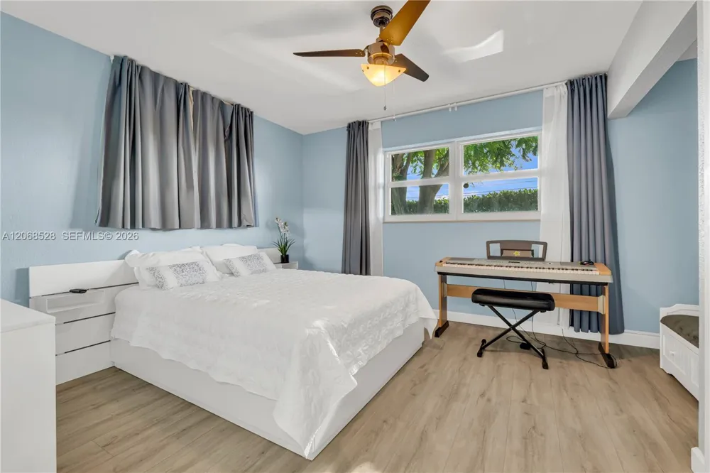 4275 SW 87th Ave Miami, FL 33165