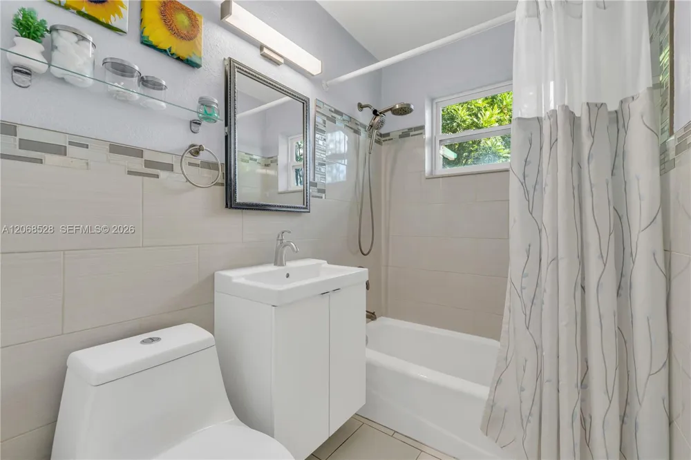 4275 SW 87th Ave Miami, FL 33165