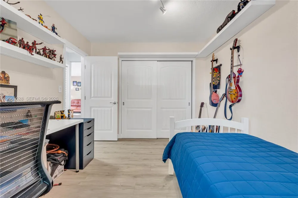 4275 SW 87th Ave Miami, FL 33165