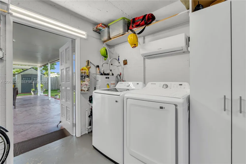 4275 SW 87th Ave Miami, FL 33165