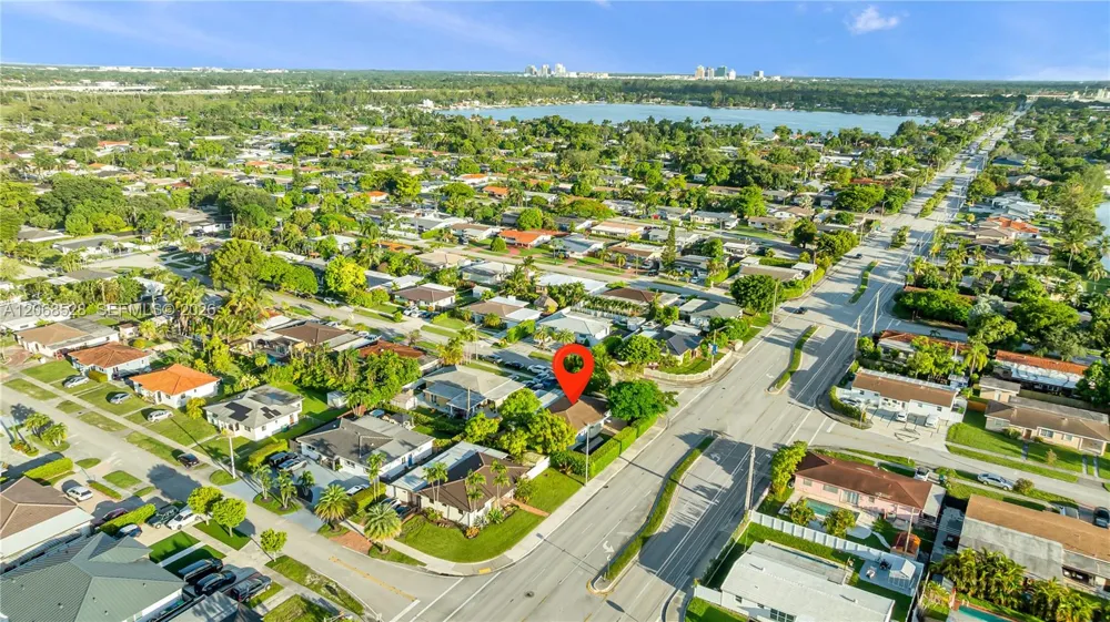 4275 SW 87th Ave Miami, FL 33165