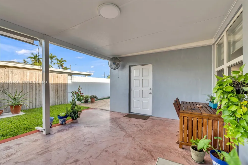 4275 SW 87th Ave Miami, FL 33165