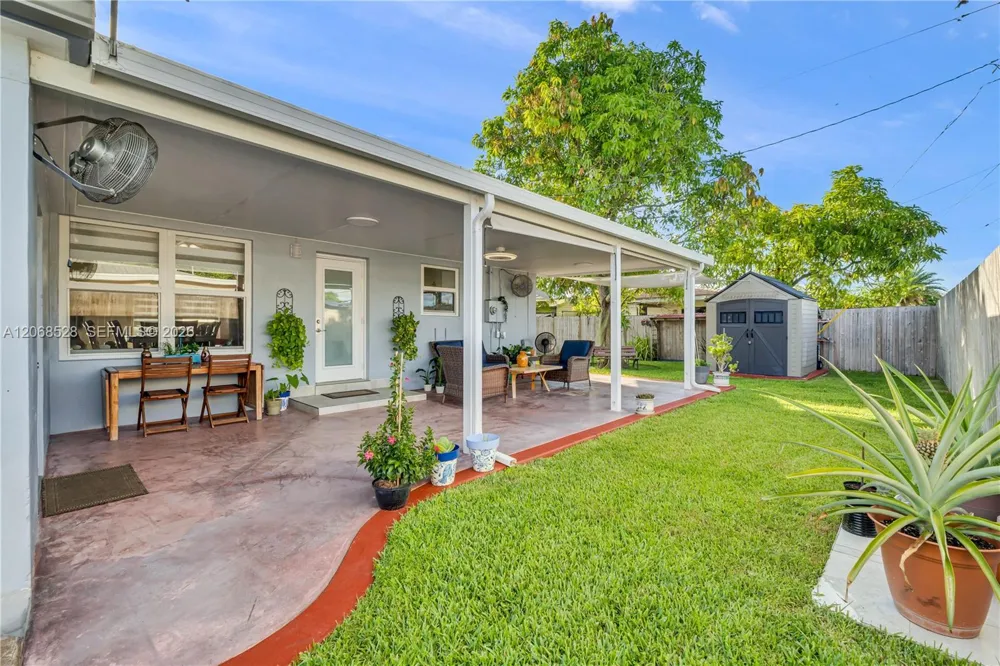 4275 SW 87th Ave Miami, FL 33165