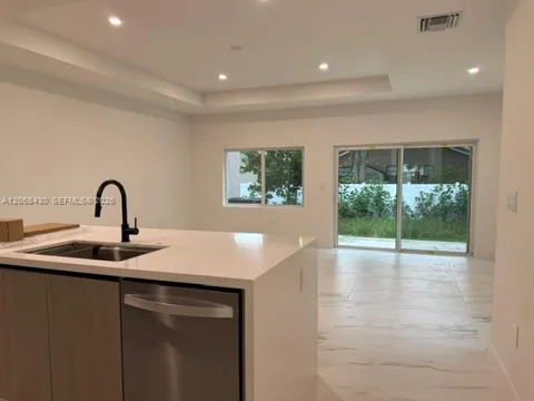 1521 NW 94th Way #1