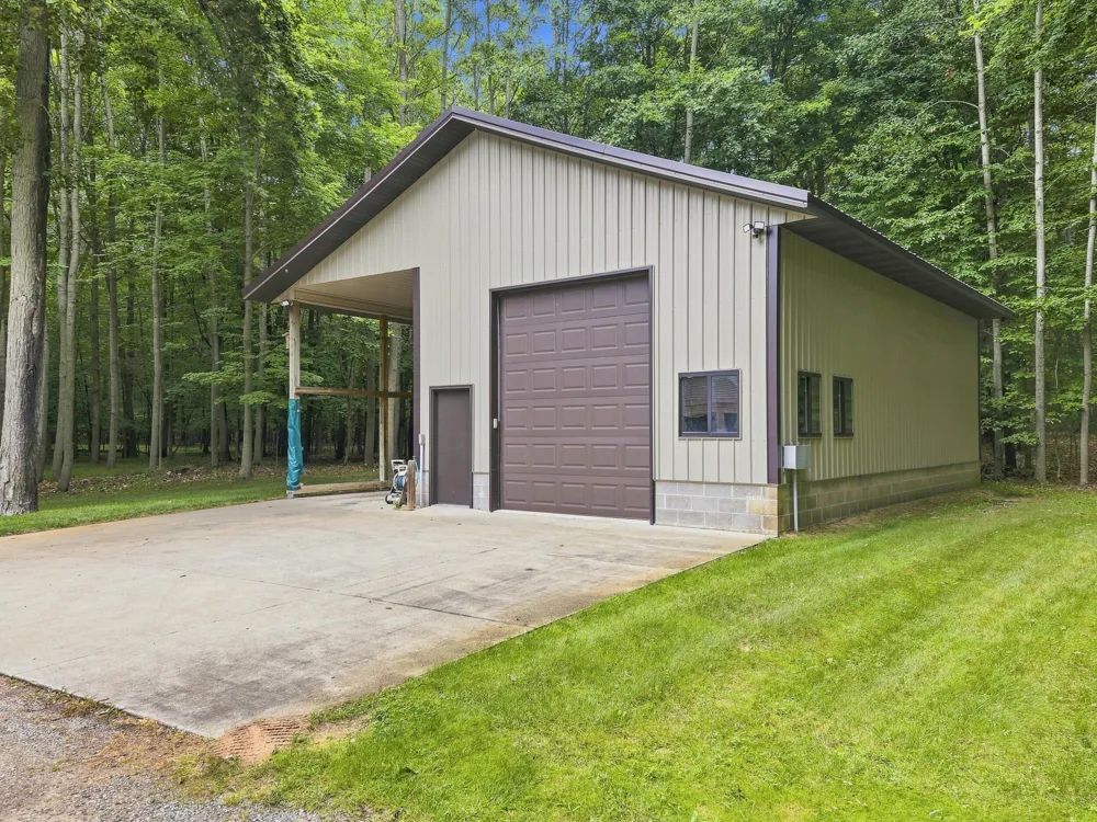 8423 S Harnden Drive Fremont, MI 49412