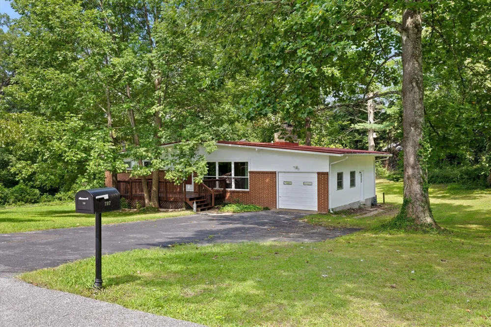 797 Cherokee Lane Signal Mountain, TN 37377