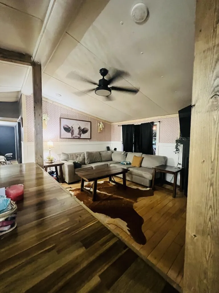 282 Friendly Lane McCaysville, GA 30555