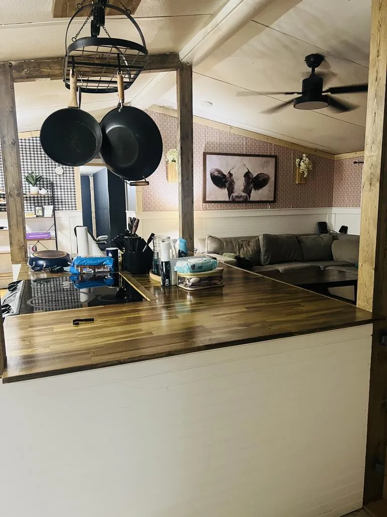 282 Friendly Lane McCaysville, GA 30555