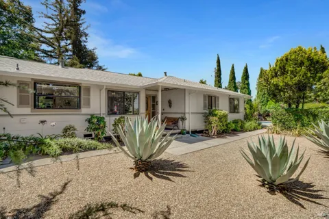 385 Lakeview Drive