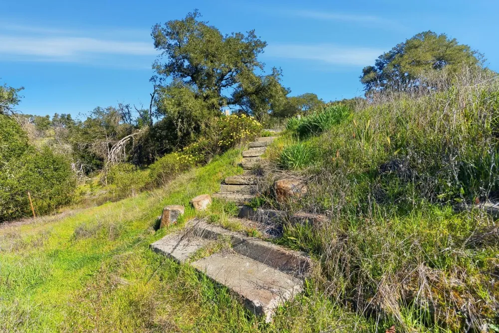 1477 Leslie Road Healdsburg, CA 95448