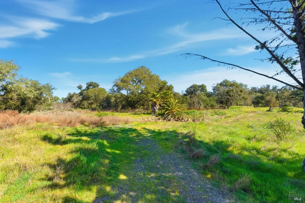 1477 Leslie Road Healdsburg, CA 95448