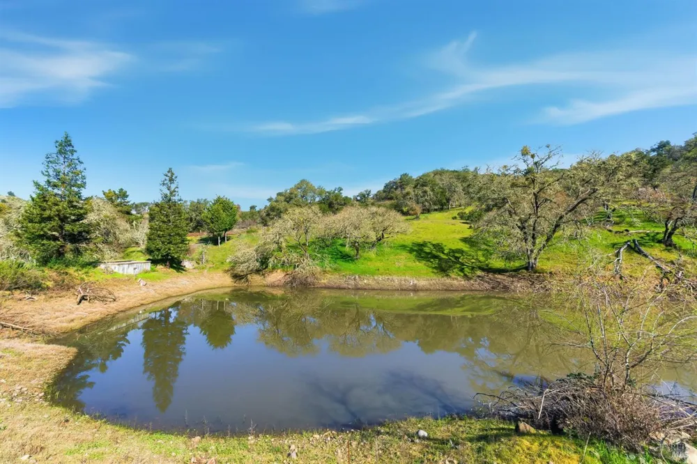 1477 Leslie Road Healdsburg, CA 95448