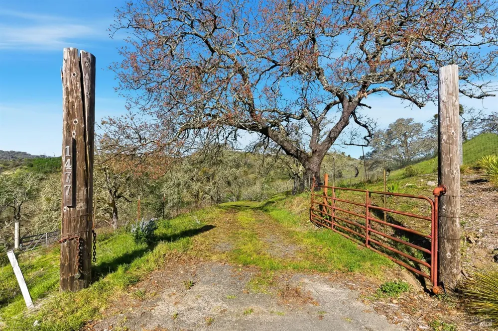 1477 Leslie Road Healdsburg, CA 95448