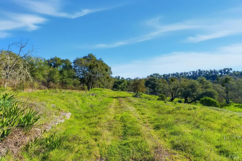1477 Leslie Road Healdsburg, CA 95448