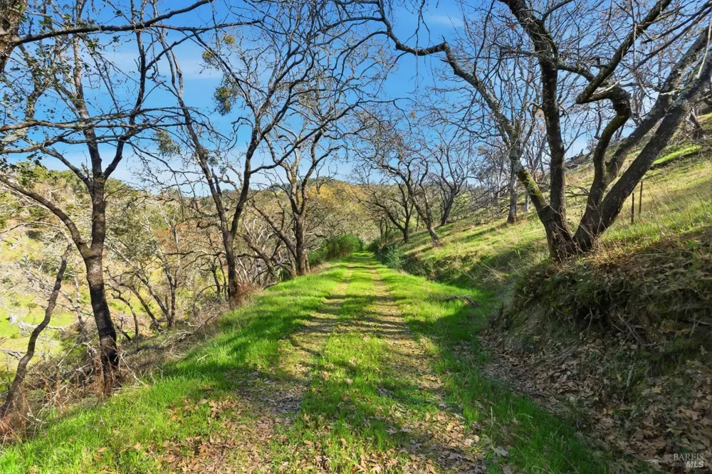 1477 Leslie Road Healdsburg, CA 95448