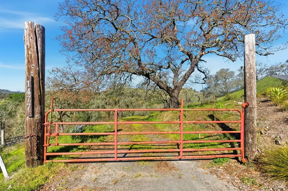 1477 Leslie Road Healdsburg, CA 95448