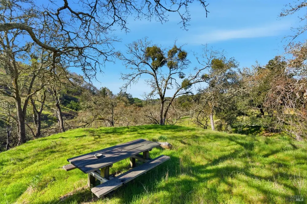 1477 Leslie Road Healdsburg, CA 95448