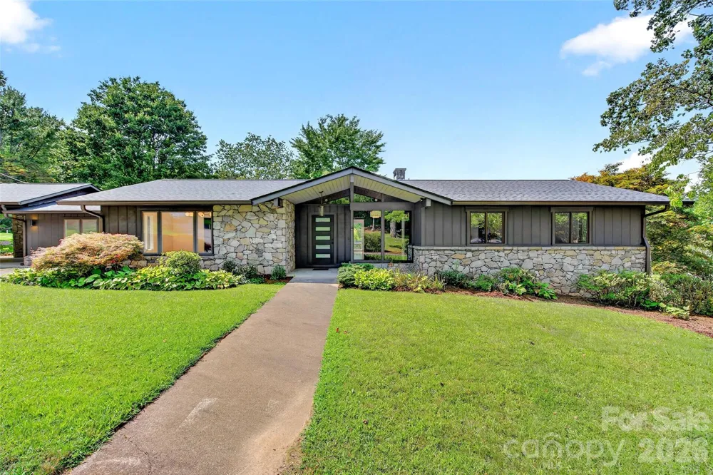208 Dogwood Lane Black Mountain, NC 28711