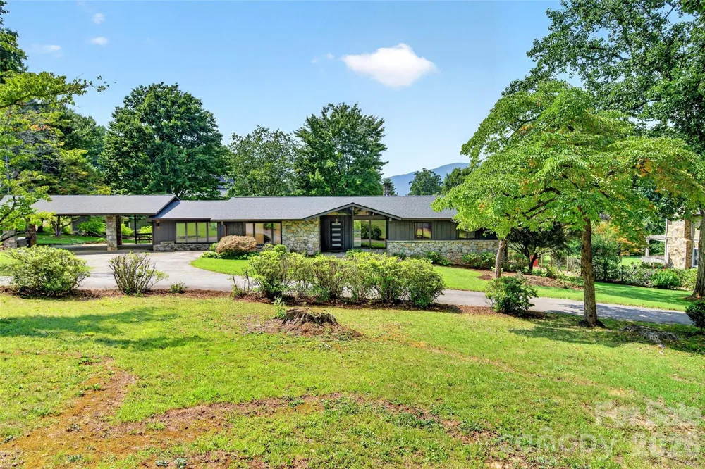 208 Dogwood Lane Black Mountain, NC 28711