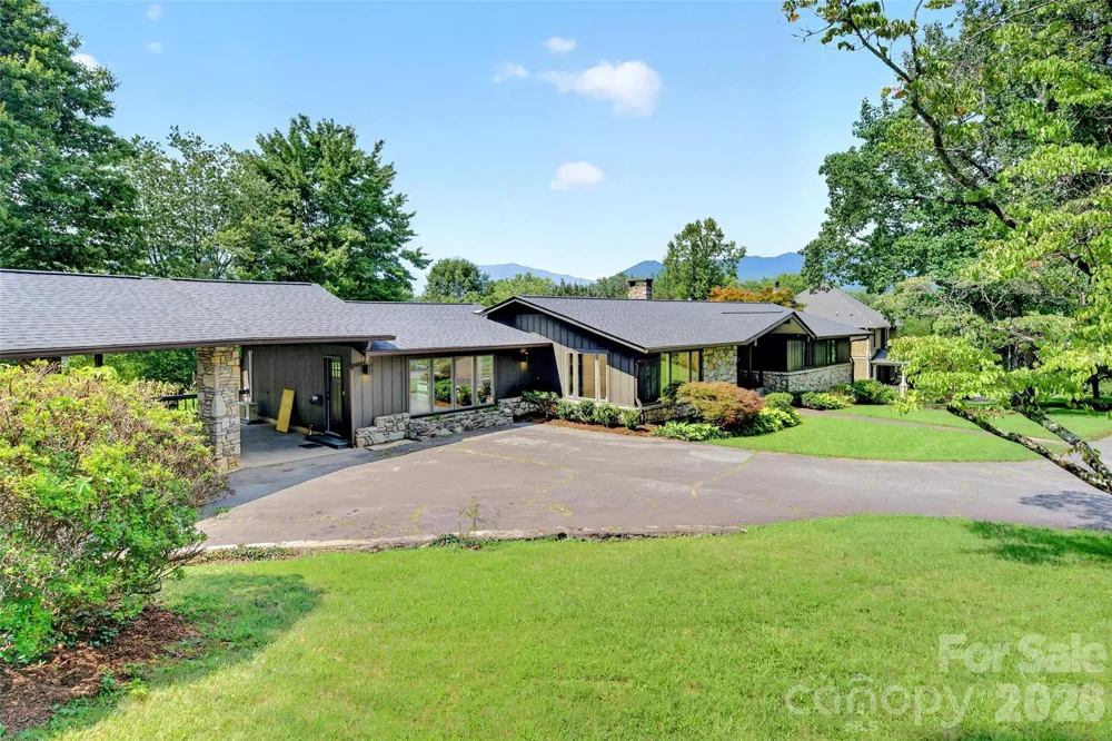 208 Dogwood Lane Black Mountain, NC 28711